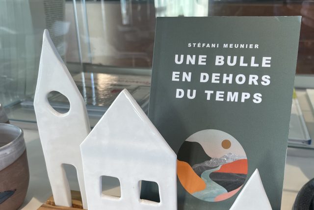Une Bulle En Dehors Du Temps, Stéphani Meunier (3x2)